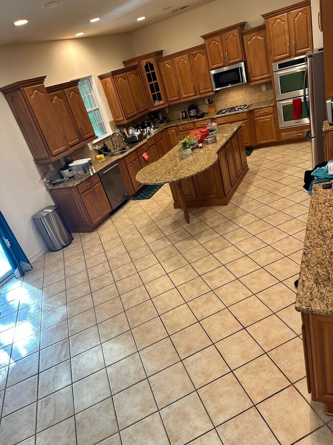 Building Photo - 10110 Paxton Run Rd