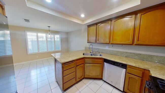 Building Photo - Spacious 2 Bed 2.5 Bath Townhouse in Irvine!