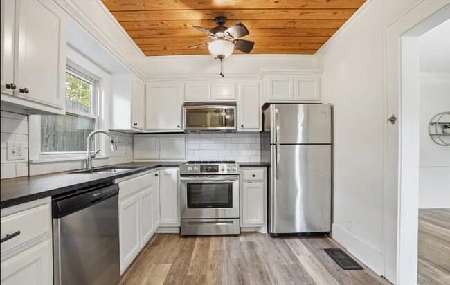 Building Photo - 2 Bed | 1 Bath Near Cherry Street!