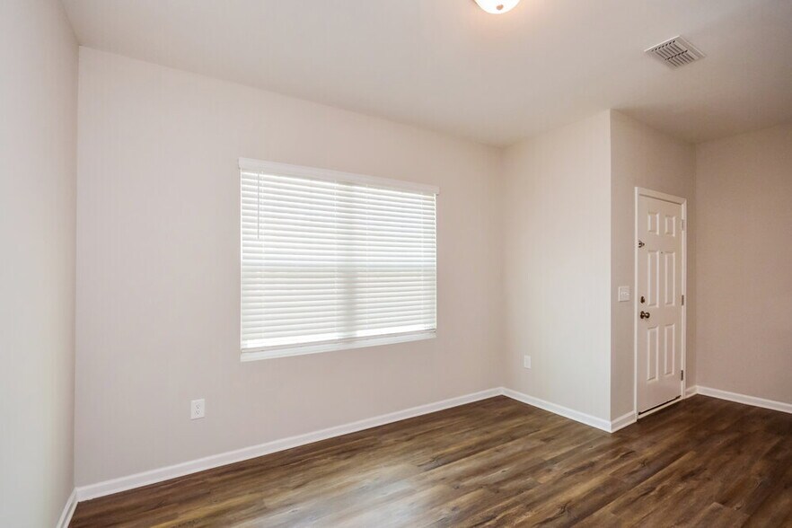 Building Photo - 3835 Place Dr