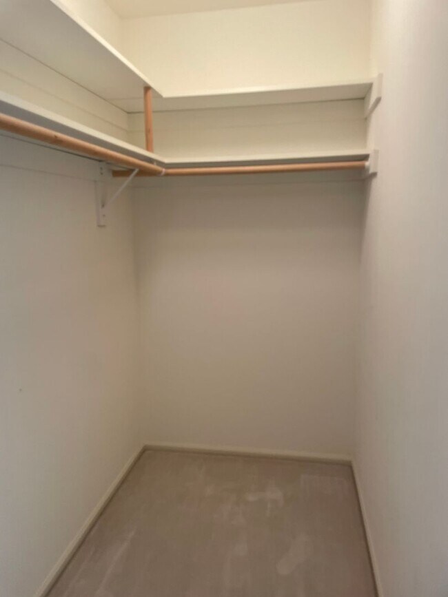 Building Photo - Single Level Useless Bay Home with Bonus Room!