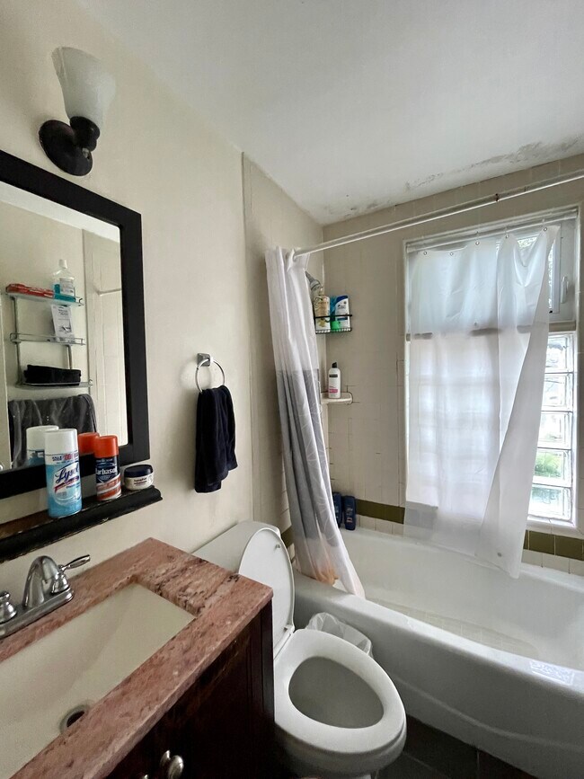 Building Photo - 6 Hingham St