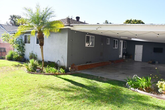 Building Photo - 1210 E Oakmont Ave