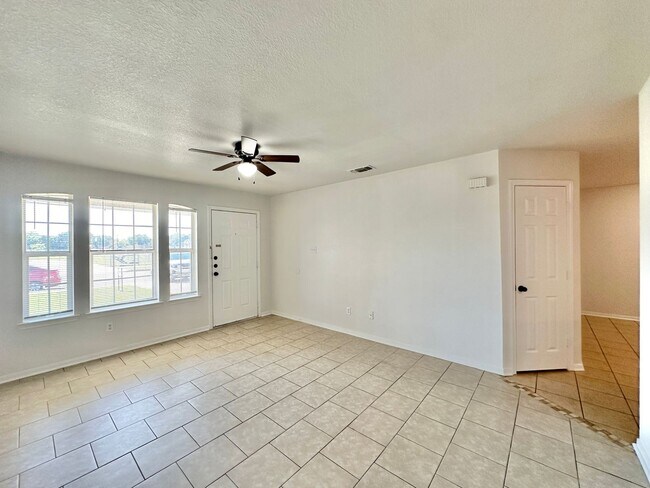 Building Photo - 2608 Seabiscuit Dr