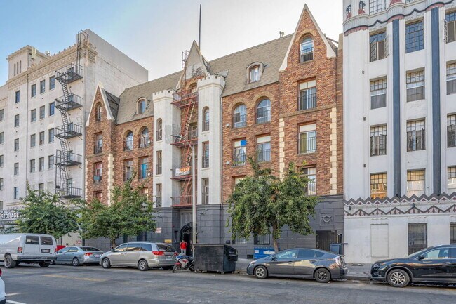 Building Photo - 751 Normandie Ave