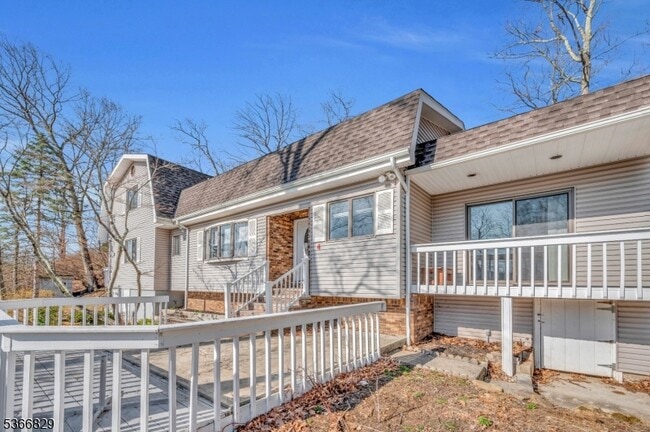 Building Photo - 4 Rosewood Ln