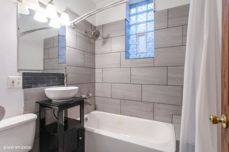 Building Photo - 4411 S Wells St