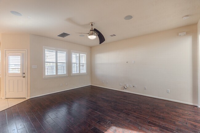 Building Photo - 14310 Silver Hollow Ln