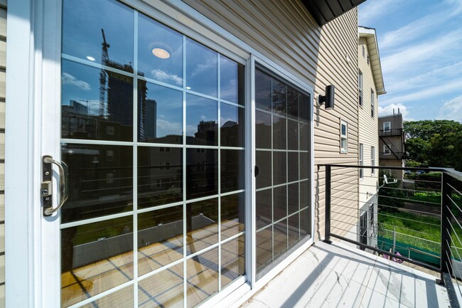 Building Photo - 159 Hopkins Ave