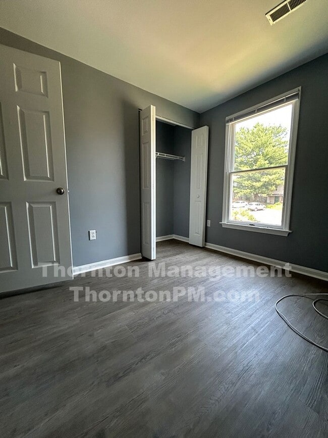 Building Photo - Culpeper Newly Renovated Townhouse