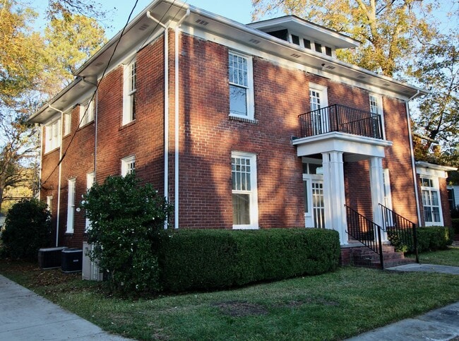 Building Photo - 107 Pine St