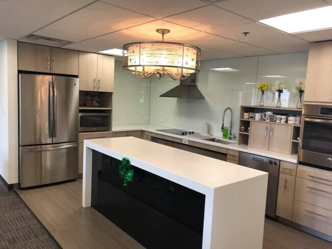 Building Photo - 2 Victory Rd