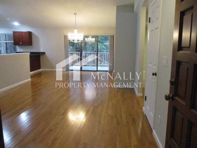Building Photo - Spacious 3 Bedroom, 2.75 Bathroom Condo in Gig Harbor