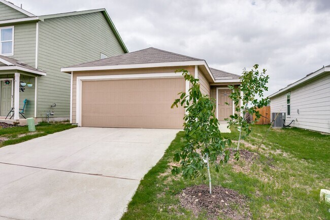 Building Photo - Modern 4-Bedroom Home Near Lackland AFB