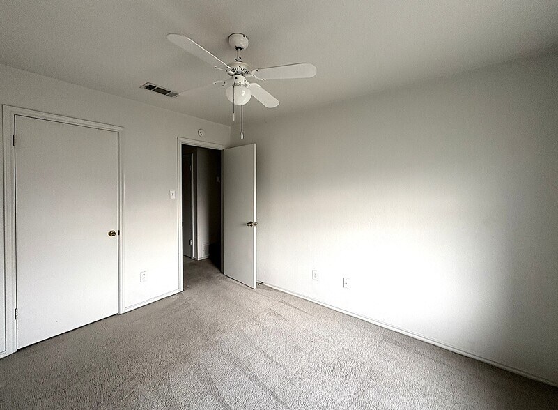 Building Photo - 1706 Windward Dr