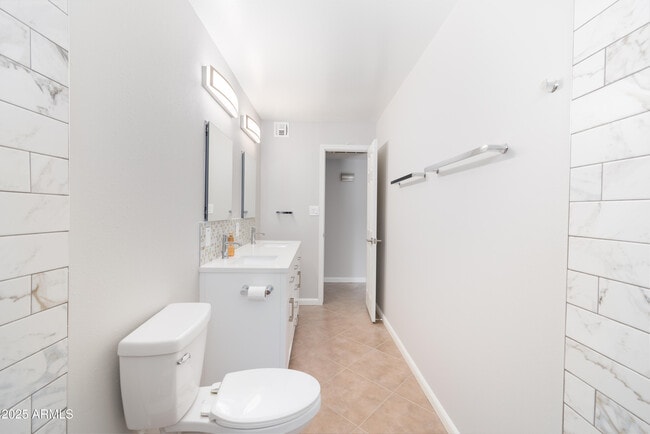 Building Photo - 8643 E Palo Verde Dr