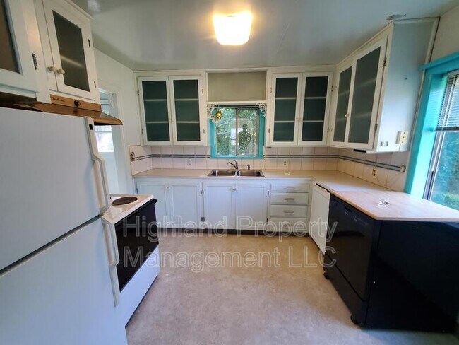 Building Photo - 152 SE Water St