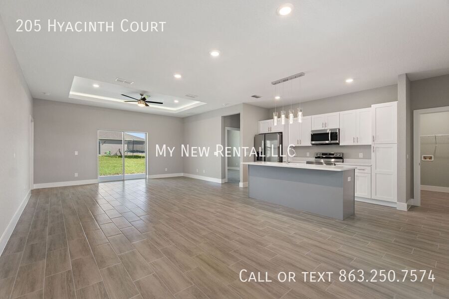 Building Photo - 205 Hyacinth Ct