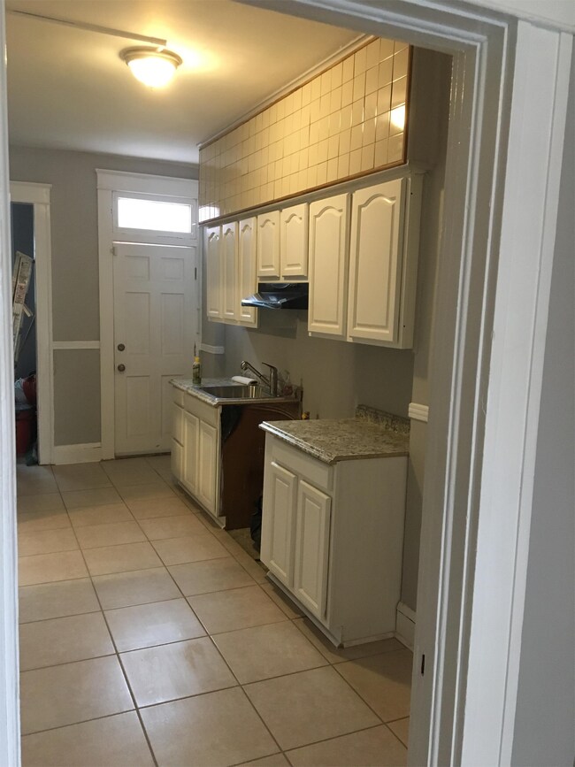 Building Photo - 1641 Chilton St