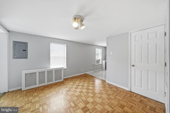 Building Photo - 924 S 10th St