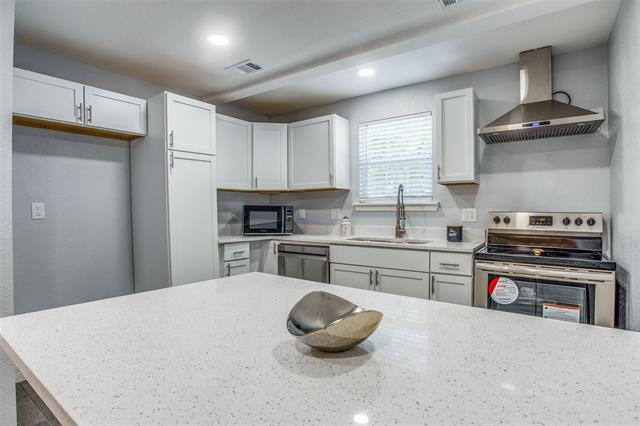 Building Photo - 902 Clark St