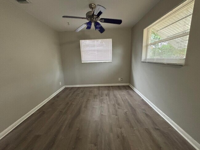 Building Photo - 462 S Haverhill Rd