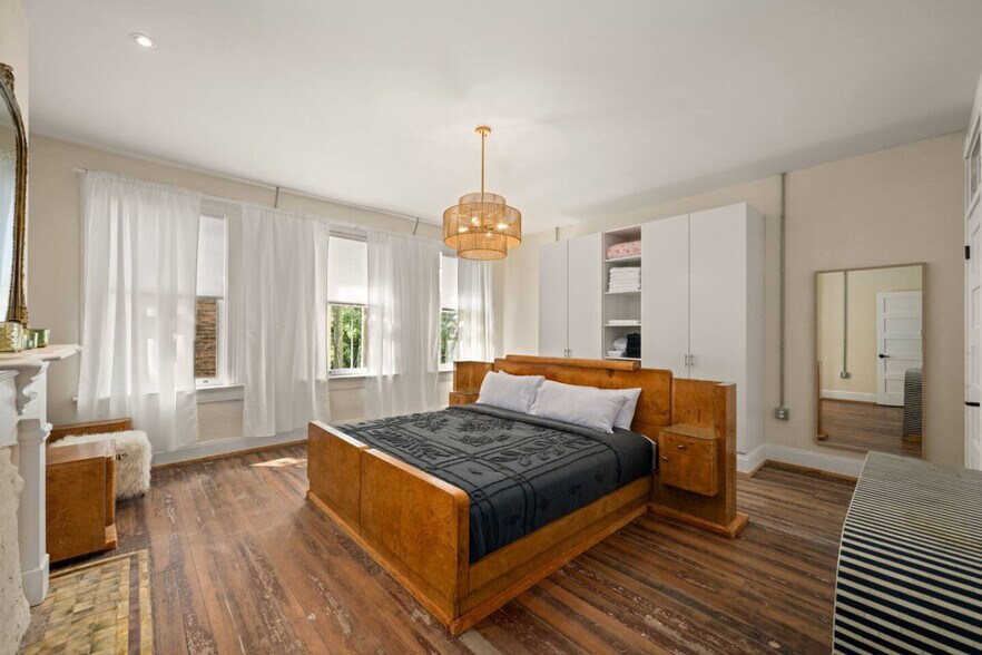 Building Photo - 2 Hust Alley