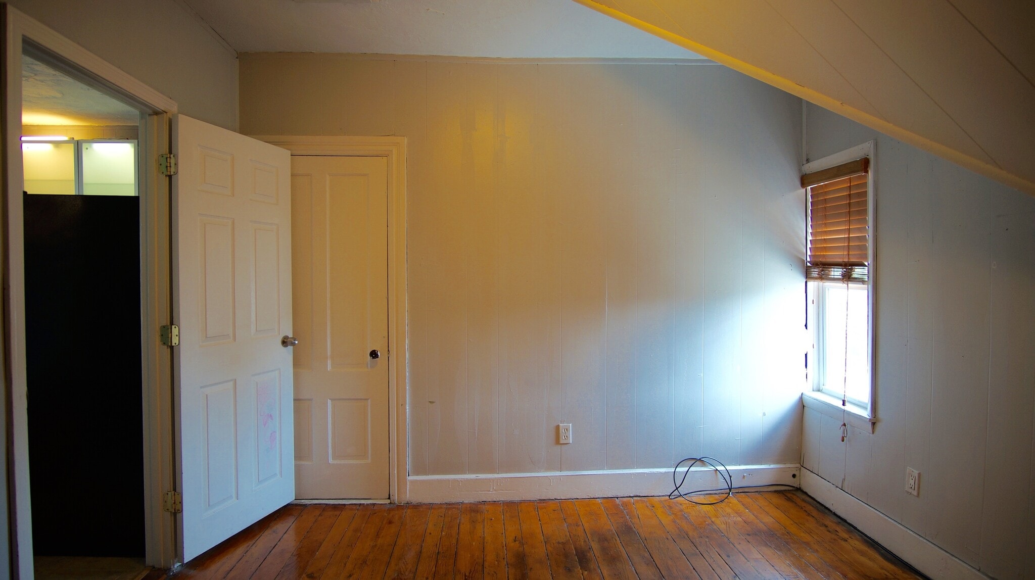 Building Photo - 48 America St