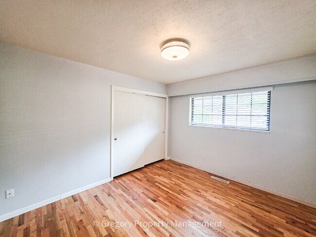 Building Photo - 1715 Holbrook Ave