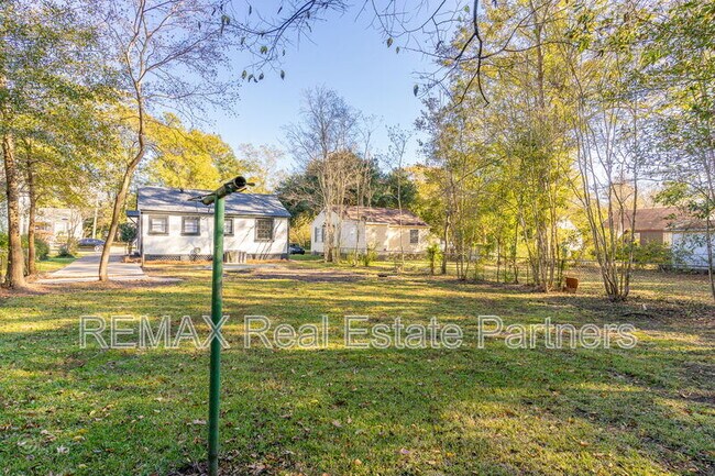 Building Photo - 604 Melba Ave