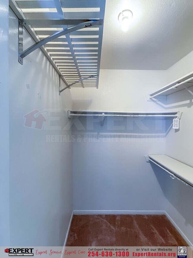 Building Photo - 3-Bedroom Home Near Lions Gate Park