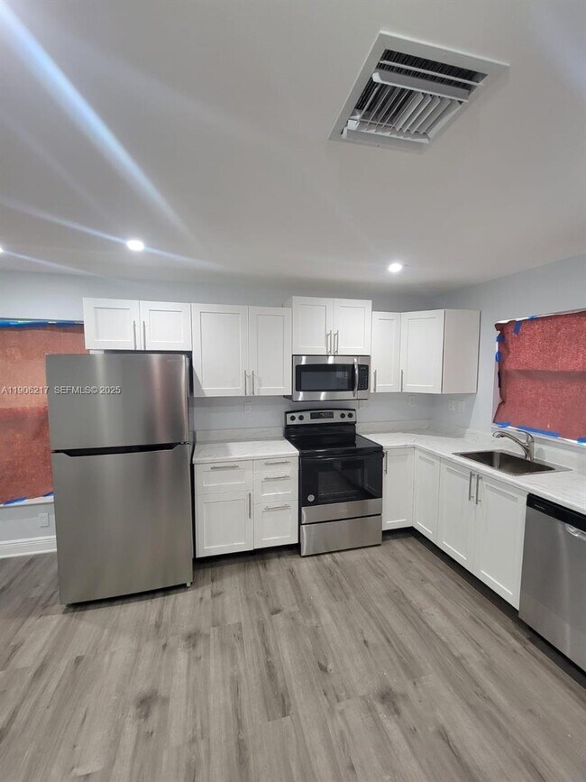 Building Photo - 1809 NW 8th Pl