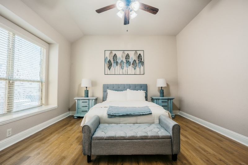 Building Photo - 728 Chatsworth Dr