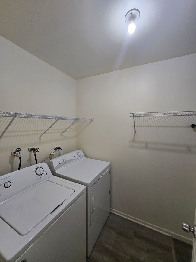 Building Photo - 2120 N Ginger Creek Cir