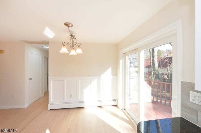 Building Photo - 9 Bergen St