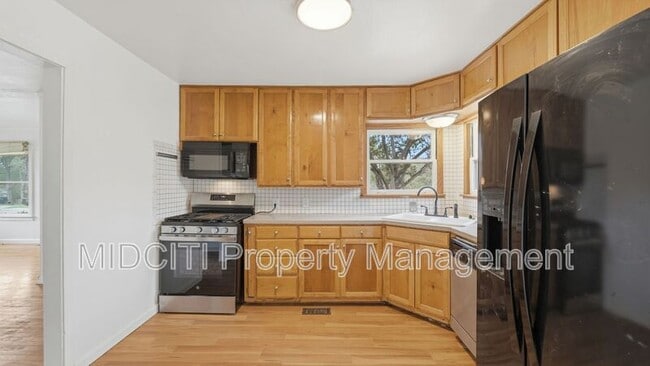 Building Photo - 1079 Canyon Dr