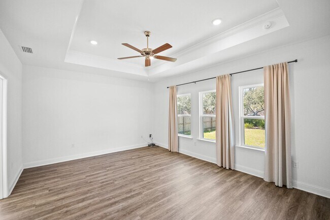 Building Photo - DON'T MISS OUT!