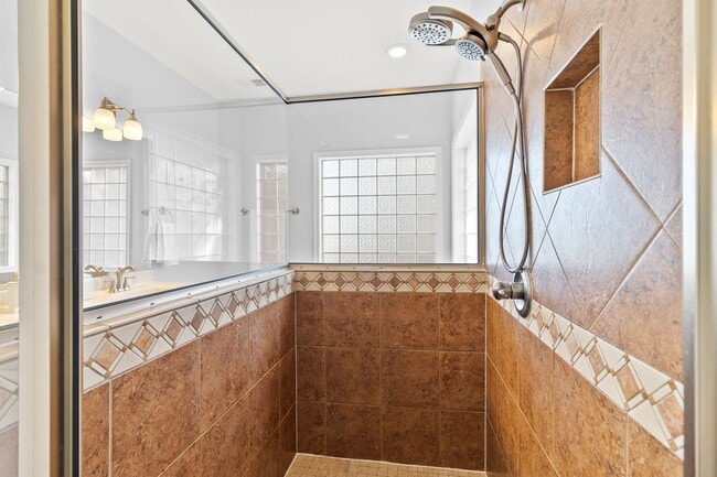 Building Photo - Furnished Townhome – All Inclusive | Gated...