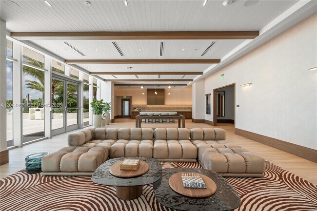 Building Photo - 2411 Laguna Cir