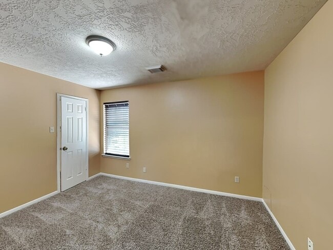 Building Photo - 1028 Chesterwood Dr