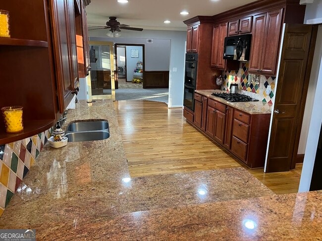 Building Photo - 5741 Wolf Laurel Dr SW