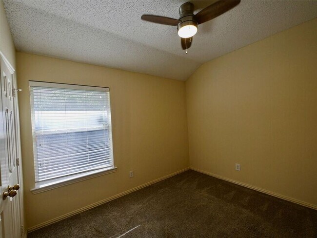 Building Photo - 4502 Highlands Dr