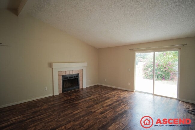 Building Photo - Lovely Home in East Bakersfield!