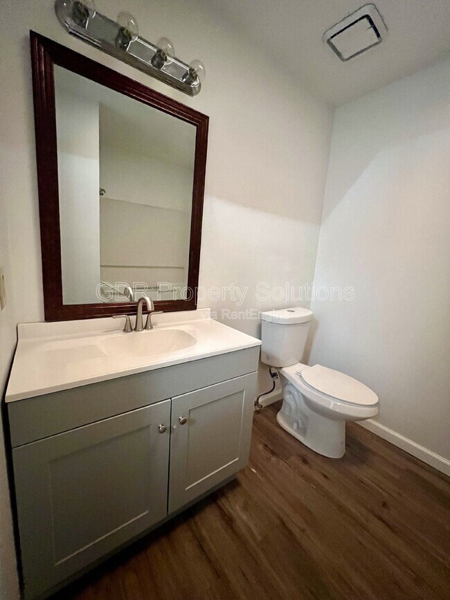 Building Photo - 420 Tennessee St NE