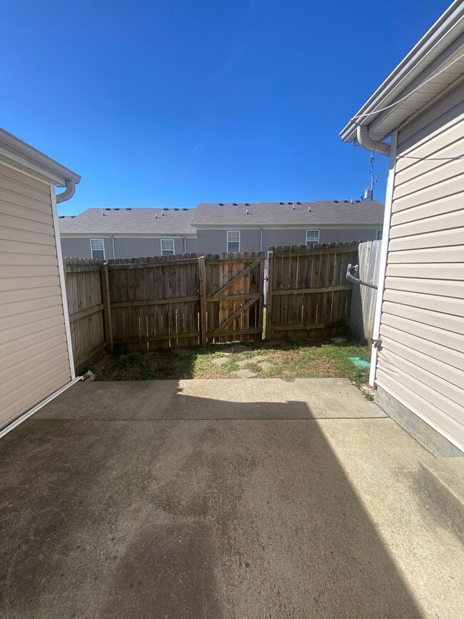 Building Photo - 6021 Cullen Dr