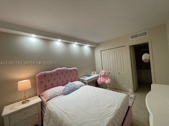 Building Photo - 3625 N Country Club Dr