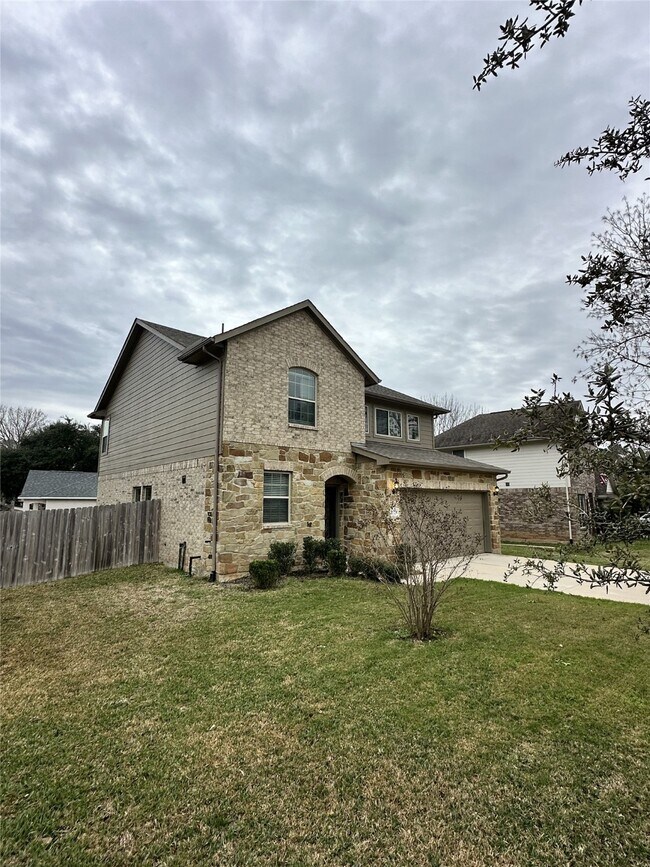 Building Photo - 13238 Enchanted Way Dr