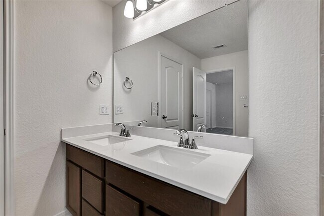 Building Photo - 18214 Sessile Oak Dr