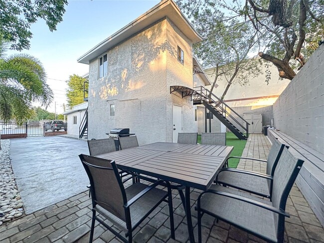 Building Photo - 174 NE 55th St