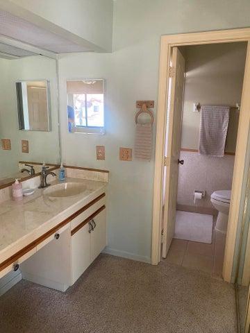 Building Photo - 1041 Country Club Dr